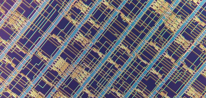 Mikroskopbild eines modernen, mit Feldeffekttransistoren aus Kohlenstoff-Nanoröhrchen aufgebauten Mikrocontrollers.
