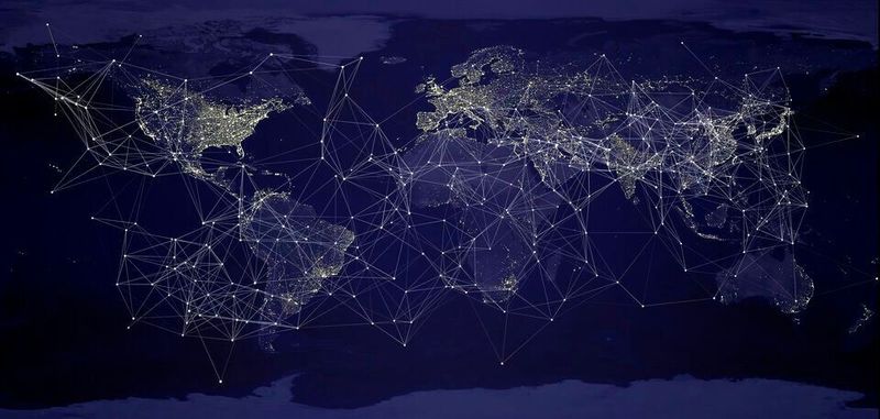 Smart-City-Projekte basieren auf IoT-Technologie. Voraussetzung dafür ist eine Datenverbindung, die prinzipiell mit verschiedenen Funkstandards realisiert werden kann.