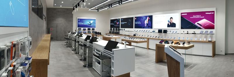 Der x-kom-Store im polnischen Krakau kann sich sehen lassen.