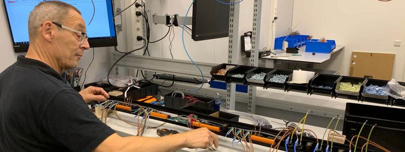 Die zusätzliche Montagelinie ist speziell für Rack-PDUs in Kleinserie, Demos und Prototypen gedacht
