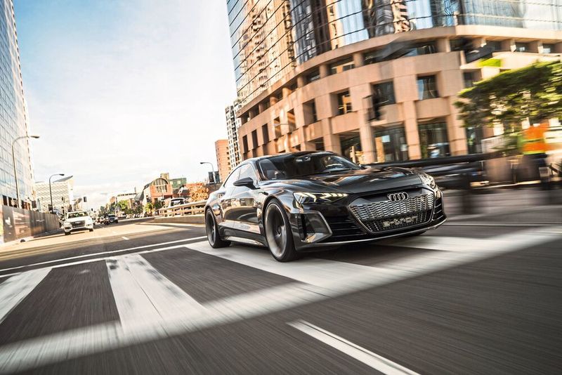 Die Stärke der deutschen OEMs und Zulieferer bleibt ihre Erfahrung im Bereich Premium. Künftig wird das „neue“ Premium noch mehr durch expressives Design wie beim Audi E-Tron GT Concept ausgedrückt.