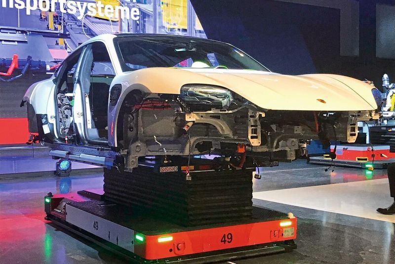 Nach der Weltpremiere hat Porsche nun die Produktionsstätte des elektrisch angetriebenen Taycan offiziell eröffnet.