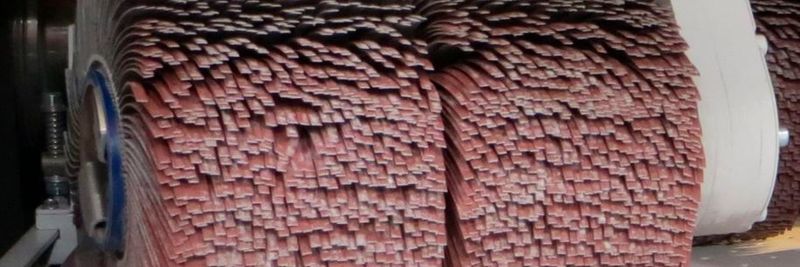 Lamella roller for deburring.