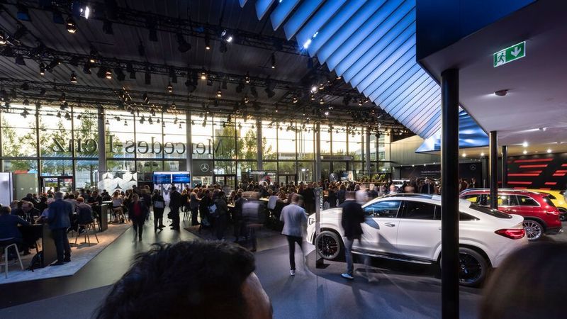 Auf der IAA in Frankfurt teilte Daimler-Chef Ola Källenius mit, dass er klimaneutrale Produktion zu einem Vergabekriterium für Zulieferer machen will.