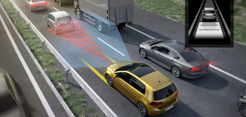 Abstandssensoren im Fahrzeug: Die Sensoren warnen den Fahrer vor Hindernissen und Gefahren. Doch wie funktionieren Abstandssensoren?