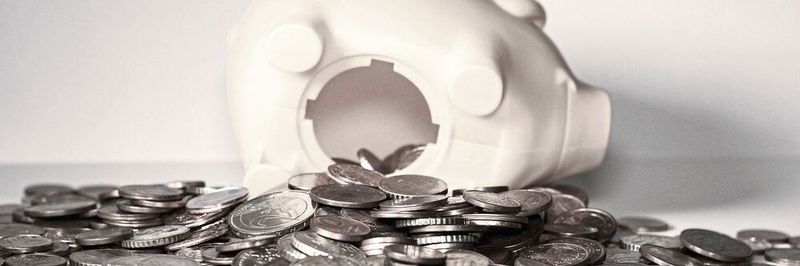 Wählt man den falschen Lieferanten, können ungeplante Mehrkosten beispielsweise für Transport und Steuerung den günstigen Einkauf finanziell umkehren.