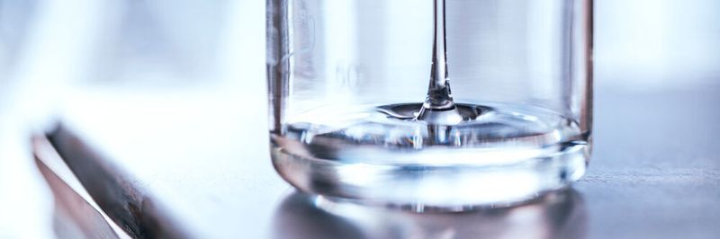 Das benötigte Kohlenstoff für die Kunststoffherstellung wird bisher aus fossilen Rohstoffen gewonnen – das nominierte Forschungsprojekt schafft es, Kohlenstoff aus CO2 rentabel zu gewinnen.