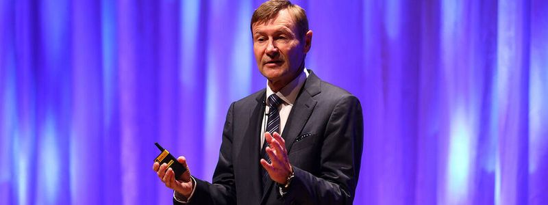 Klaus Helmrich, Mitglied des Vorstands der Siemens AG und CEO Siemens Digital Industries, erläutert auf dem „Forum Deutscher Mittelstand“ den Sinn und Zweck von „Mindsphere“.