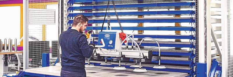 Schnell und effizient Blech bearbeiten: Hierfür dient das Stopa Turmlager bei der KW Automotive.