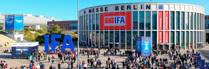 Im Fokus der 59. IFA standen in diesem Jahr unter anderem Sprachgesteuerte, vernetzte Geräte für das Smart Home, Künstliche Intelligenz, Fernseher mit einer beeindruckenden Bildqualität, faltbare und flexible Displays sowie neue Formen der Mobilität.