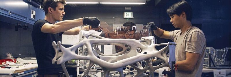 Der Weltraum-Lander ist die komplizierteste Konstruktion, die bei Autodesk bisher mit Generativem Design erstellt wurde. Durch die völlig neuen Designentwürfe konnte die Masse der äußeren Struktur um 35 % reduziert werden.