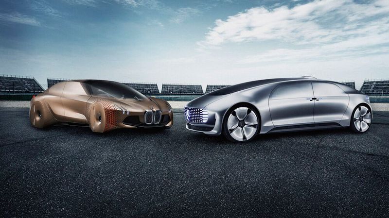 Die moderne Technik stellt Automobilhersteller vor neue Herausforderungen. Um sich diesen zu stellen, gründen einige Unternehmen Kooperationen – wie BMW und Daimler mit ihrer Entwicklungsallianz zum automatisierten Fahren.