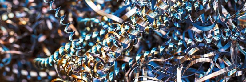 Das beim Zerspanen unausweichlich anfallende Spänegewölle kann im Volumen verringert oder auch – etwa durch Brikettierung – weiter aufbereitet werden.