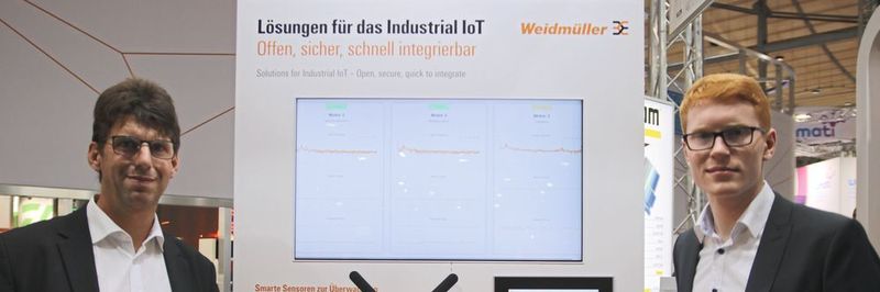 Christian Held (links) und Henning Rahlf zeigen am Industrie-4.0-
Stand IoT-Lösungen von Weidmüller.