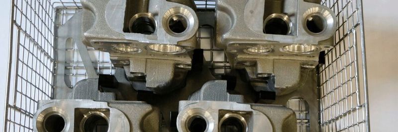 In order to maintain a good OEE even in old age, companies should invest in equipment at an early stage.