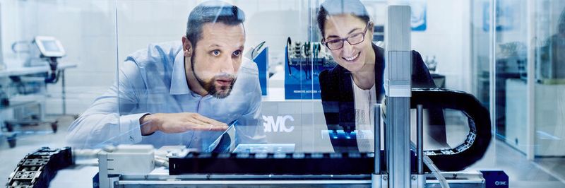 Faszination Roboter: Automation hautnah erleben mit dem Pick & Place Handling System von SMC. Und dann geht´s ab in die Cloud und ran an die smarte Produktion.