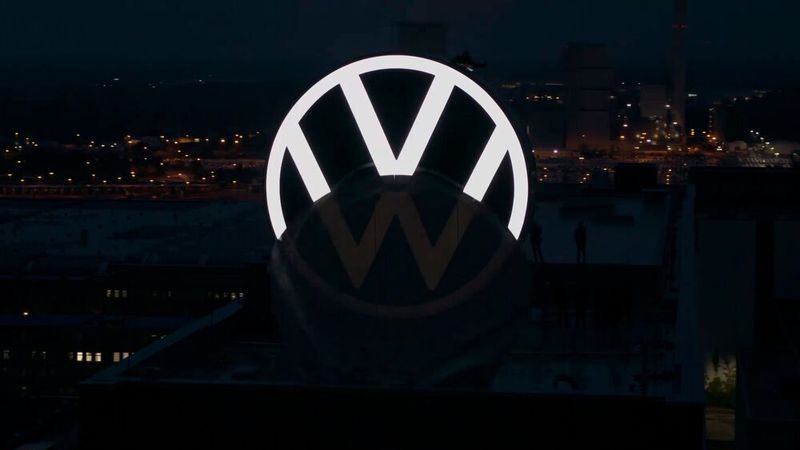 Volkswagen hat vor kurzem das neue Markenlogo präsentiert. Die Veränderungen, die mit der Neuausrichtung und dem neuen Modell ID 3 einhergehen, betreffen auch die Geschäftspartner.
