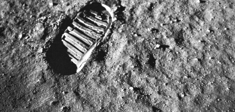 Fußabdruck auf dem Mond: Nur wer aus der Masse heraustritt, hinterlässt einen eigenen Fußabdruck.