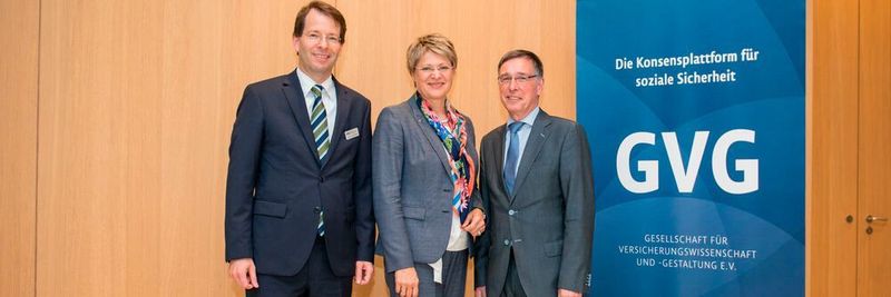 Der GVG-Geschäftsführer Dr. Sven-Frederik Balders, GVG-Vorstandsvorsitzende Gundula Roßbach, Prof. Dr. Joachim Breuer