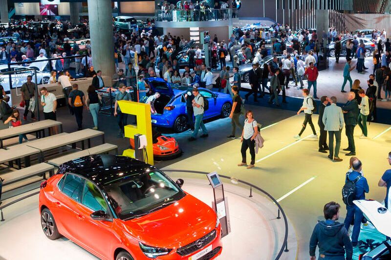 Insgesamt werden am Sonntag, wenn die Messe endet, wohl rund eine halbe Million Besucher auf der IAA gewesen sein.