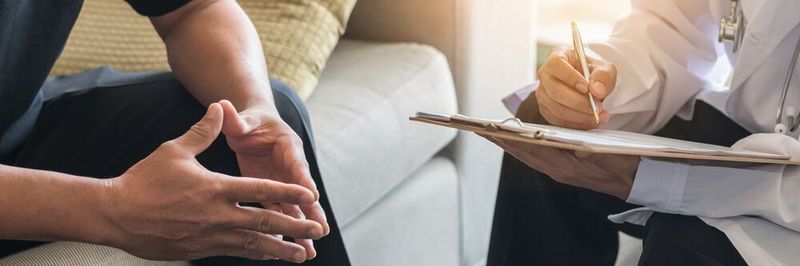 Medizinprodukte wie Orthesen oder auch Blutdruckmessgeräte werden vom Patienten selbst getragen oder sogar bedient. Medizintechnikunternehmen können ihre Innovationskraft steigern, indem sie dieses Anwenderwissen abrufen.
