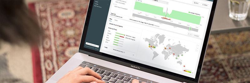 Ausgefeiltes und weltweites Monitoring im Internet hilft, Probleme schnell zu erkennen und künftigen Ausfällen vorzubeugen.