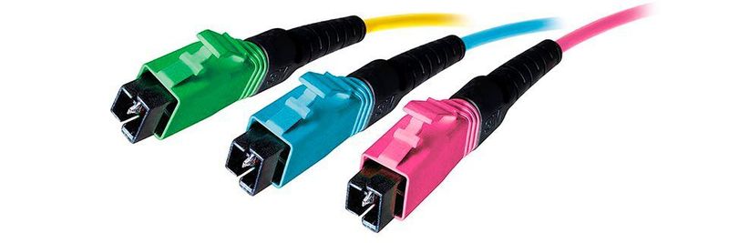 Rosenberger OSI vertreibt das Stecksystem 3M Expanded Beam Optical Interconnect.