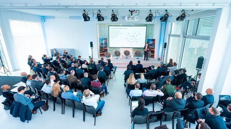 Neben dem Bühnenprogramm bietet die NGIN auch Workshops sowie einen Ausstellerbereich zum Austausch für junge Unternehmen an.