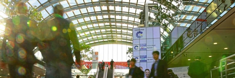Die Fachmesse Compamed findet parallel zur weltgrößten Medizinmesse Medica statt. Auf der diesjährigen Compamed stellen zeigen beinahe 800 Aussteller aus 41 Nationen in den Messehallen 8a und 8b ihre Lösungen für die Medizintechnik.