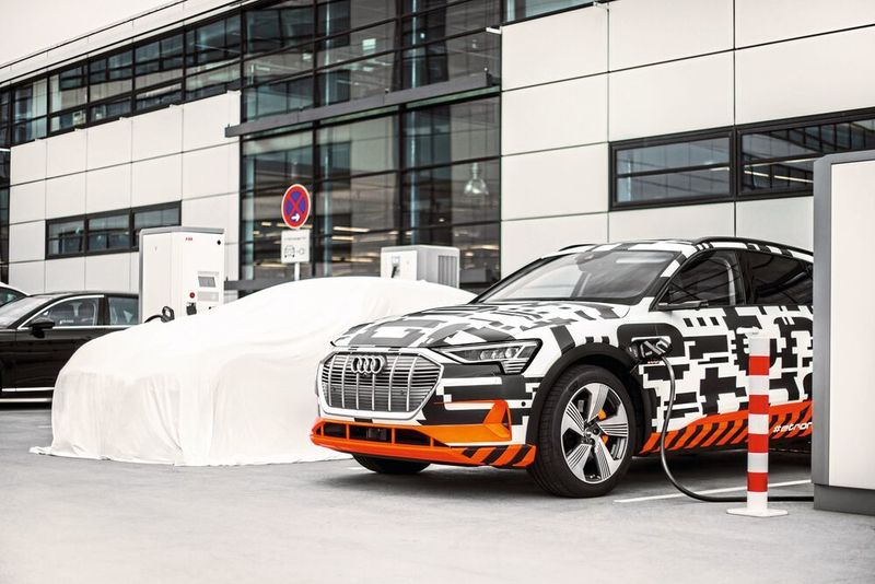 Der Audi E-Tron ist das derzeitige elektrische Flaggschiff der Ingolstädter. Doch weitere E-Modelle sind geplant. Und auch die Brennstoffzelle könnte dort langfristig zum Einsatz kommen.