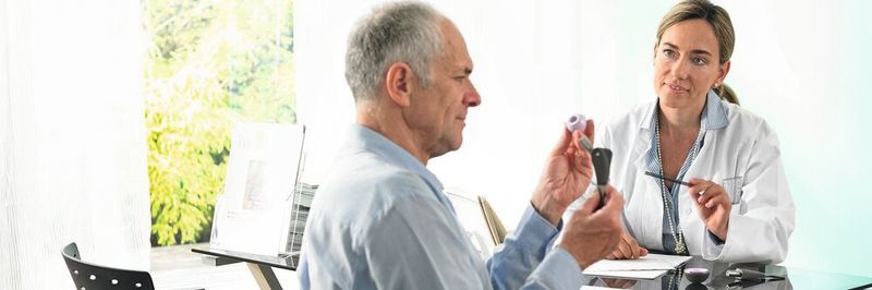 Die Sicherheit und Qualität von Implantationen für gesetzlich und privat Versicherte sollen künftig durch ein Register verbessert werden.