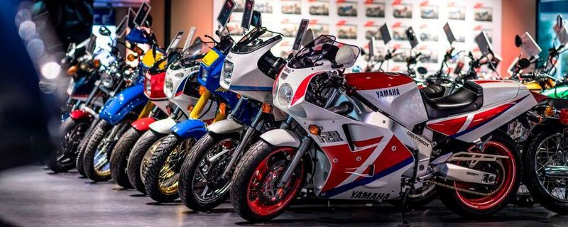 Yamaha hat in Amsterdam ihre Collectionhall eröffnet. Das Unternehmen möchte damit seiner Vergangenheit im rennsport gedenken.
