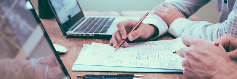 In deutschen Großunternehmen fehlen die Fachkräfte für eine digitale Transformation, so eine aktuelle Studie.