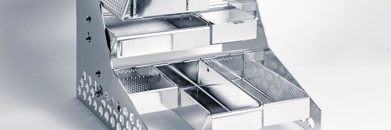 Auf der Motek 2019 gibt LK Mechanik einen Überblick über die neuen Baugrößen und Varianten seiner Greifbehälter sowie auch die Ausführungen als Silobehälter.