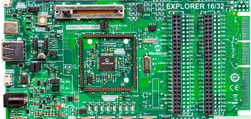 Bild 1: Explorer 16/32 von Microchip unterstützt 16- und 32-Bit-Mikrocontroller.