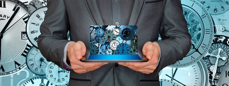Läuft alles reibungsfrei? Spielt alles zusammen, wie es soll? Mithilfe von AIOps isoll sich die Servicebereitstellungin der IT beschleunigen, die Effizienz erhöhen und das Anwendungserlebnis optimieren.