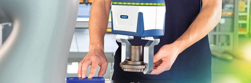 Mit dem Großhubgreifer Co-act EGL-C von Schunk lassen sich in kollaborativen Anwendungen dank integrierter Intelligenz erstmals Greifkräfte bis 450 N realisieren.
