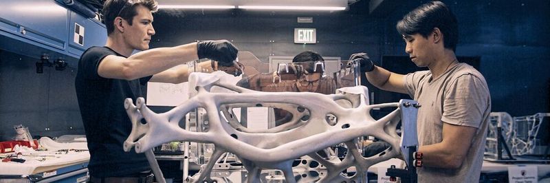 Der Weltraum-Lander ist die komplizierteste Konstruktion, die bei Autodesk bisher mit Generativem Design erstellt wurde. Durch die völlig neuen Designentwürfe konnte die Masse der äußeren Struktur um 35 % reduziert werden.