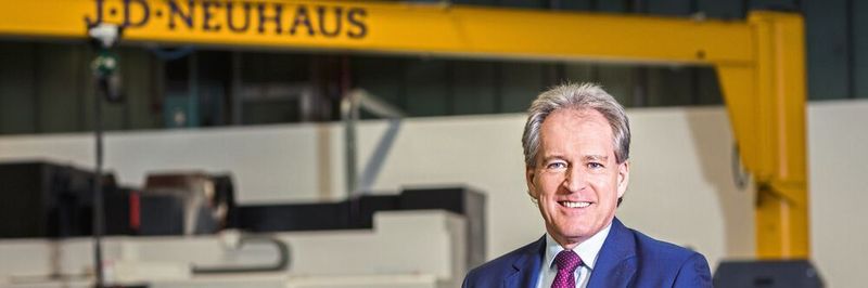 Bei seinem Eintritt ins Familienunternehmen im Jahr 1986 hat Wilfried Neuhaus-Galladé den Kurs von J.D. Neuhaus an die sich verändernden Bedingungen globaler Märkte angepasst. „Go global“ war seine Devise, mit innovativen Produkten. Er installierte ein weltweites Vertriebssystem und schuf Tochterunternehmen in den USA, Frankreich, England, Singapur und China.