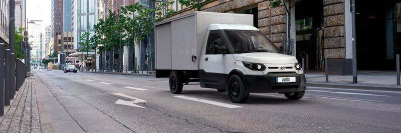 Kommt mit mehr Platz für bis zu vier Europaletten und jeder Menge Extras daher: der neue, frontgetriebene Streetscooter „WORK L“ mit 68 kW (92 PS) und einer Höchstgeschwindigkeit von 120 km/h.
