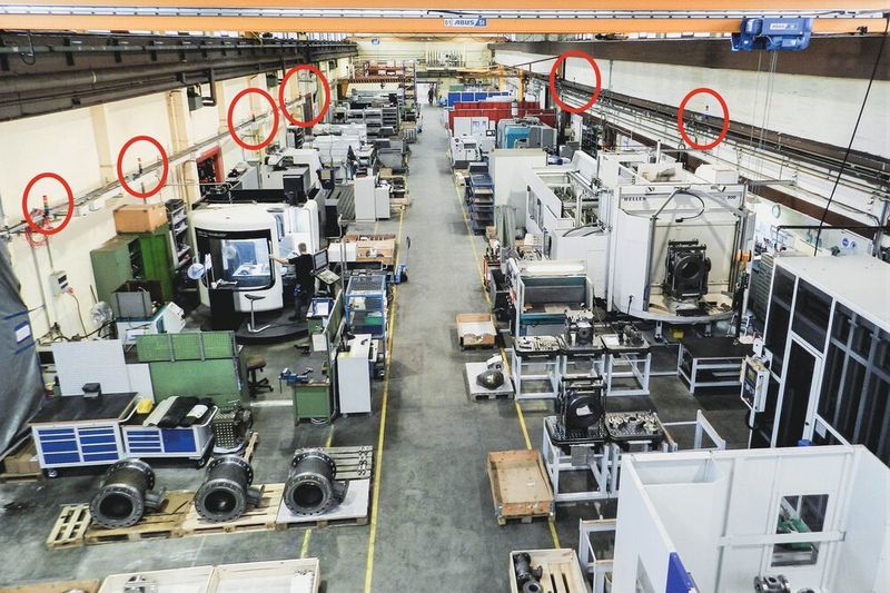 Blick von oben auf die Produktion – mit Standort der Leuchten.