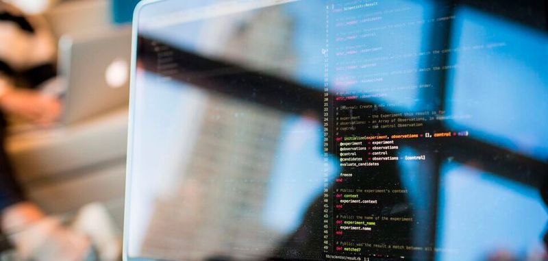 Auf die Popularität moderner Programmiersprachen wirkt sich nicht nur die Verbreitung bei reiner Desktop-Software aus. Auch Faktoren wie Portierbarkeit, Security und Hardware-Applikationen spielen eine immer wichtigere Rolle.