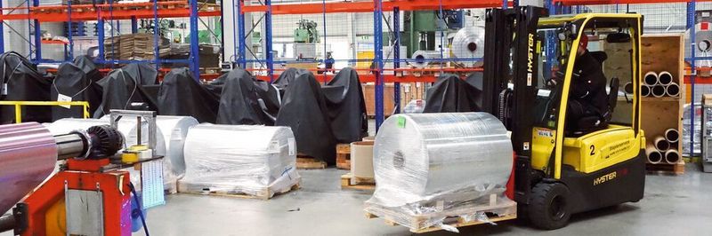 Hyster-Stapler transportieren die Coils direkt zur Umformtechnik.