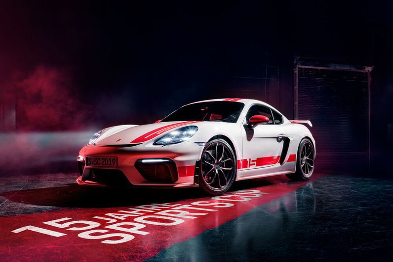 Porsche setzt den 718 Cayman GT4 in der Sports Cup Edition optisch noch sportlicher in Szene.