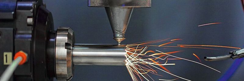 Abb 2: Schneiden von Stützgerüsten für Herzklappen aus Nitinol-Rohrmaterial.