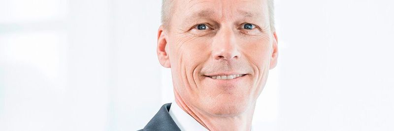 „Die Automatisierer im ZVEI sind heute schon Lösungsanbieter für Digitalisierung und Energieeffizienz. Jetzt müssen wir gemeinsam die Zukunftstechnologien Künstliche Intelligenz, Edge und Cloud Computing in den Fokus nehmen, um Industrie 4.0 weiter erfolgreich zu gestalten“, sagt Dr. Mrosik.