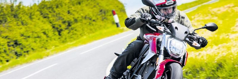 Mit dem Naked Bike Zero SR/F habe Zero Motorcycles einen neuen Standard für erstklassige elektrische Leistung gesetzt..