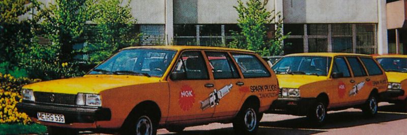 1989 standen die ersten Firmenwagen vor der Zentrale in Ratingen.