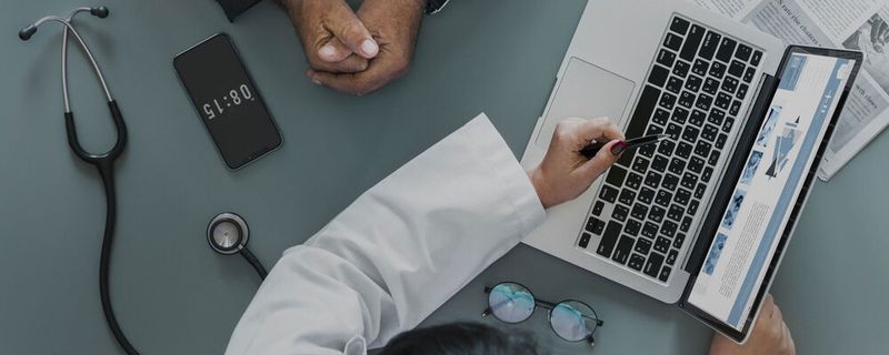 Die BSI-KRITIS-Verordnung betrifft zahlreiche Kliniken in Deutschland: Zwei Jahre hatten Verantwortliche Zeit, die erforderlichen Sicherheitsstandards nachzuweisen. Doch es herrscht weiterhin Nachholbedarf.