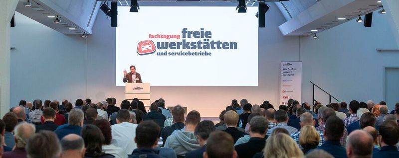 Fachtagung 2019: Bei der Freischaltung eines elektrifizierten Autos waren die Zuschauer per Kamera live dabei.